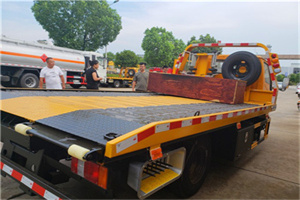 五莲附近拖车电话号码服务